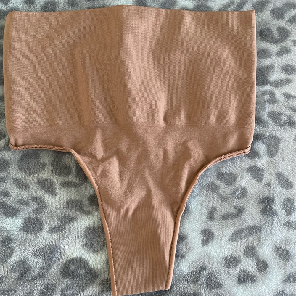Skims - S/M core control thong - Sienna